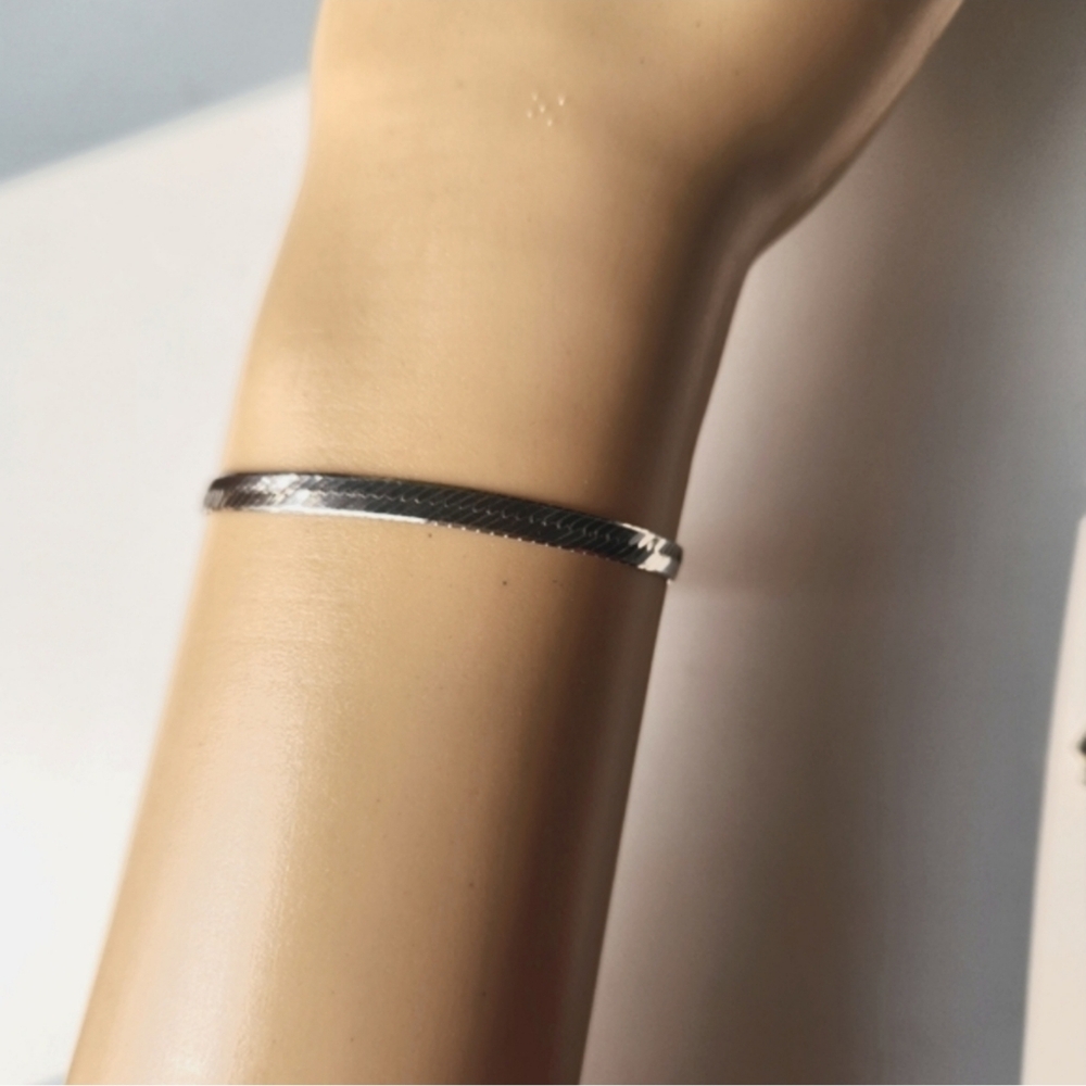 Thin Flat silver Snake 7" 2mm herringbone Chain Bracelet